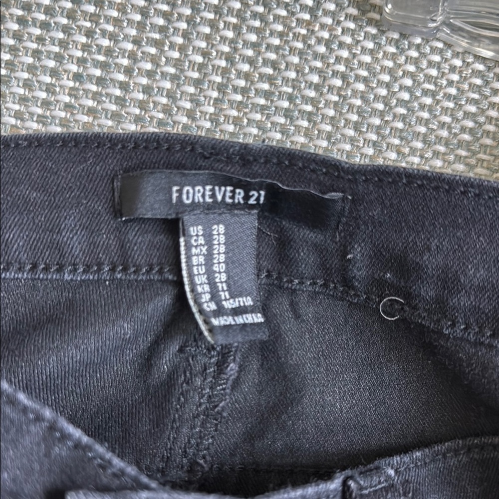 Forever 21 Black Skinny Jeans Sleek Fit - Picture 3 of 3